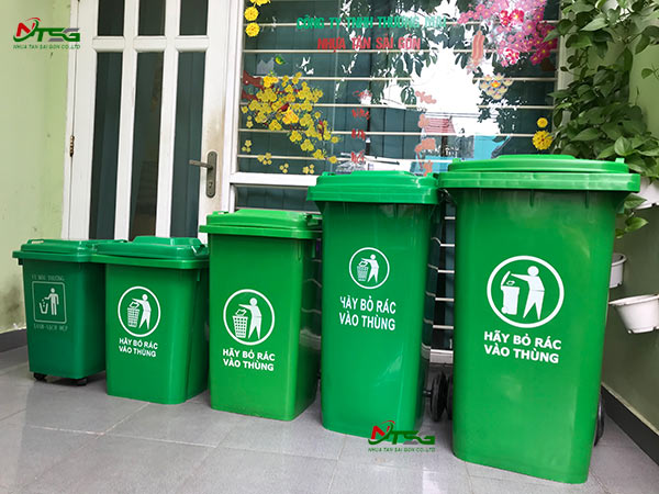 Thùng rác nhựa công cộng màu xanh lá