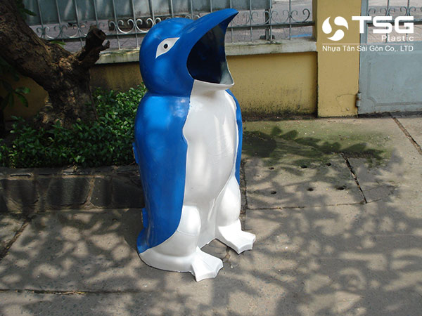 Thùng rác nhựa hình con chim cánh cụt