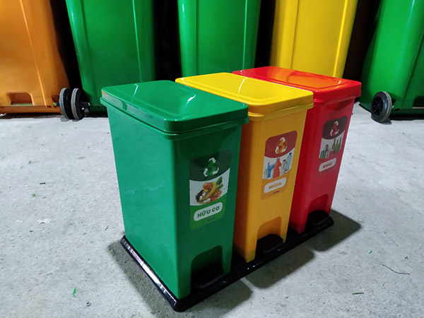 Thùng rác nhựa loại 3 ngăn tại Quận 6