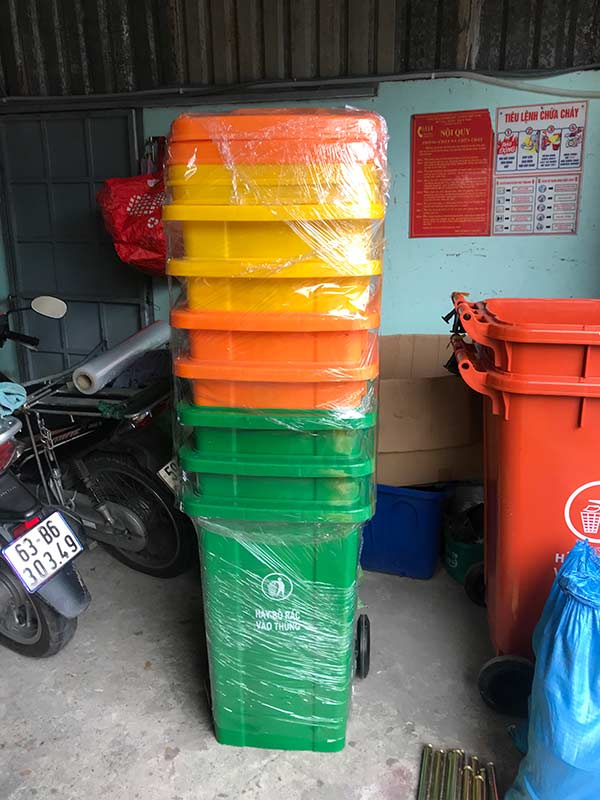 Thùng đựng rác nhựa loại 100 lít màu cam