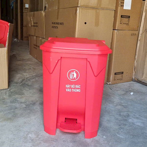 thung-rac-dap-chan-50l-mau-do